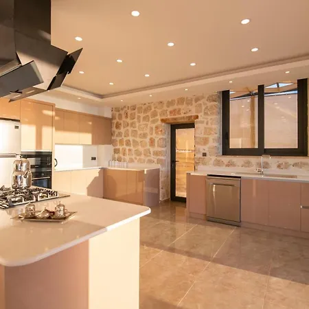 Villa Mona Roza, Kalkan, 5 Bedrooms *
